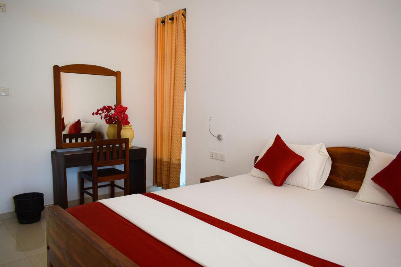 High Park Hotel Nilaveli Luaran gambar