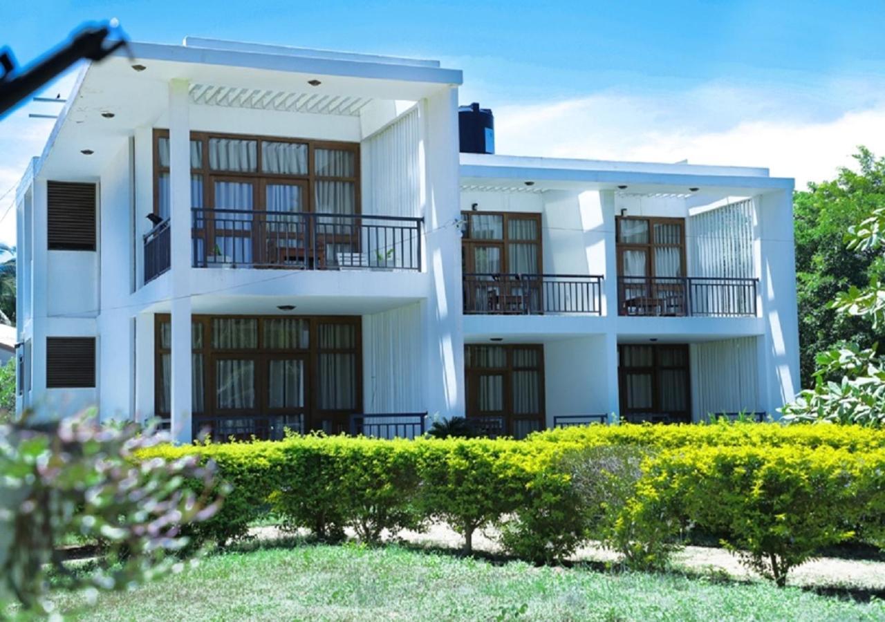 High Park Hotel Nilaveli Luaran gambar