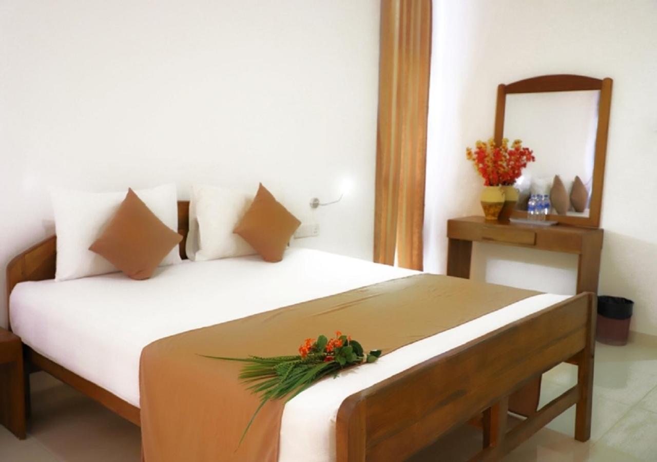High Park Hotel Nilaveli Luaran gambar